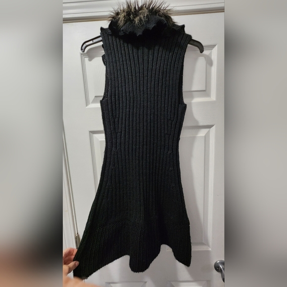 Sioni Black Cardigan with Faux Fur Trim - Picture 3 of 4